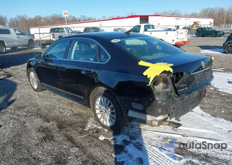 2016 Volkswagen Passat 1.8T Se z USA, uszkodzony, nr VIN 1VWBT7A30GC032616